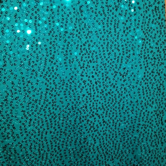 Green sequines sleeveless top - Picture 4 of 5